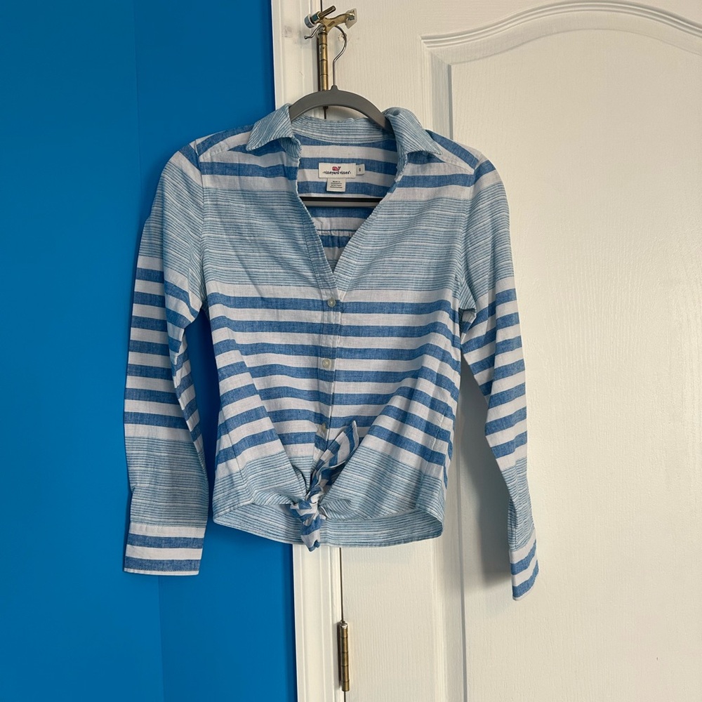 Twist front striped blue button down Vineyard Vines Small